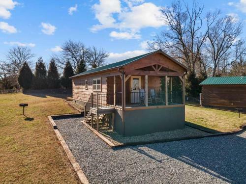 Tiny Cabin 1- Near Tryon Equestrian Center