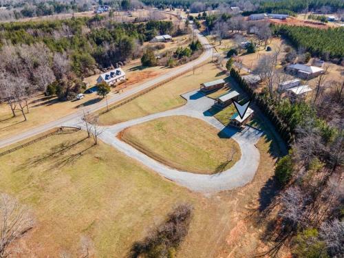 Tiny Cabin 1- Near Tryon Equestrian Center