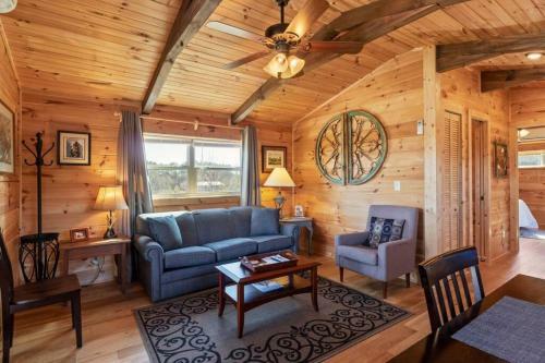 Tiny Cabin 1- Near Tryon Equestrian Center