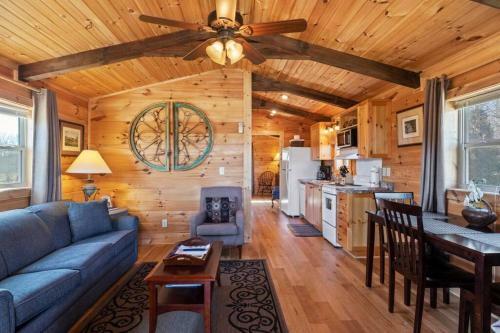 Tiny Cabin 1- Near Tryon Equestrian Center