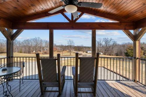 Tiny Cabin 1- Near Tryon Equestrian Center