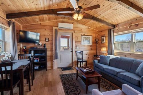 Tiny Cabin 1- Near Tryon Equestrian Center