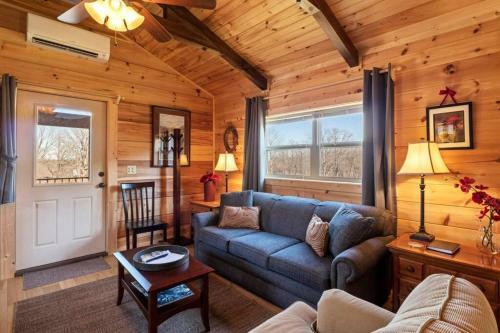 Tryon Tiny Cabin #3 Minutes From Equestrian Center