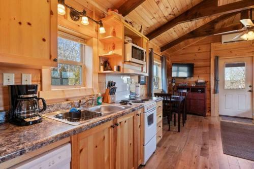 Tryon Tiny Cabin #3 Minutes From Equestrian Center