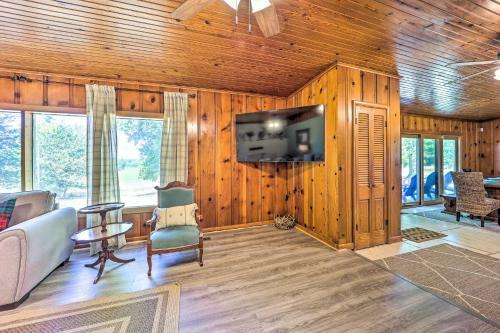 Lochview Lodge Idyllic Farmhouse In Grove!