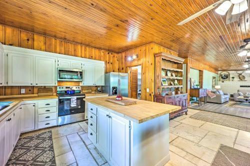 Lochview Lodge Idyllic Farmhouse In Grove!