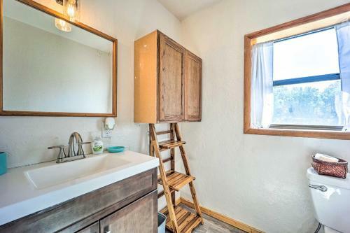 Lochview Lodge Idyllic Farmhouse In Grove!