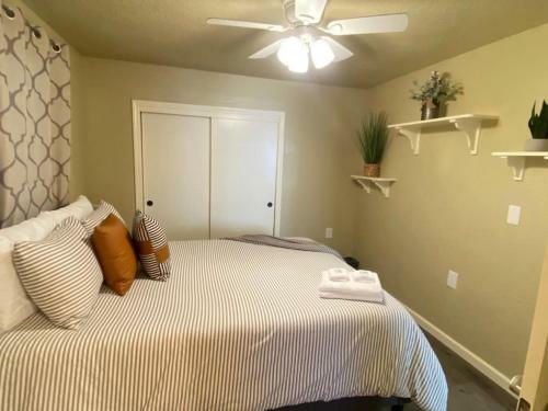 Downstairs Unit Guest House Wd Full Kitchen