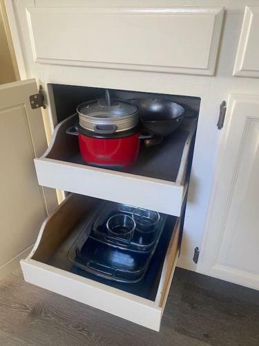 Downstairs Unit Guest House Wd Full Kitchen