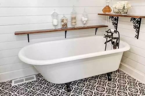 1930s Queen Anne Home 4 Bedroom-central Location