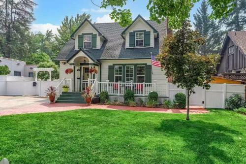 1930s Queen Anne Home 4 Bedroom-central Location