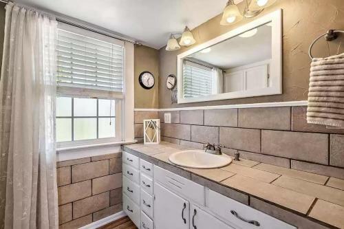 1930s Queen Anne Home 4 Bedroom-central Location