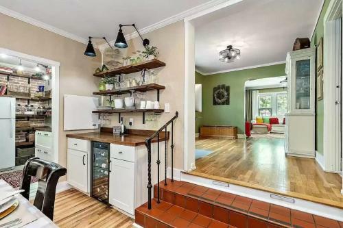 1930s Queen Anne Home 4 Bedroom-central Location