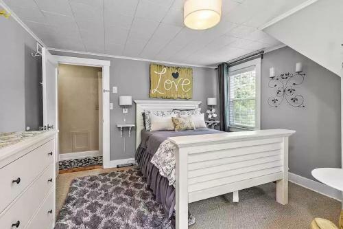 1930s Queen Anne Home 4 Bedroom-central Location