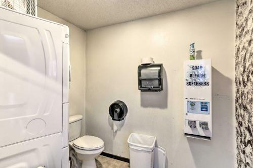 Apartamento Modern Custer Apt - Walk To Shops And Dining!