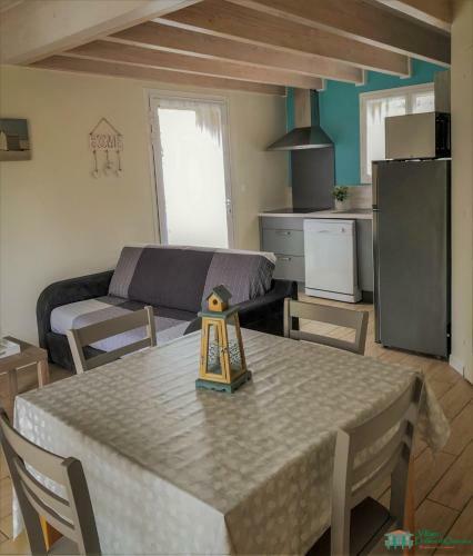Village Dr�les D'oiseaux