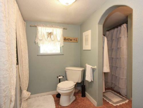 Cottage With Hot Tub And Pool Bandera, Tx.