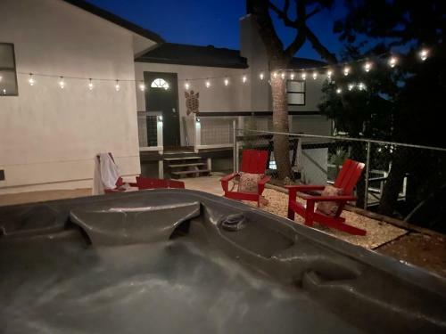 Cheerful Cozy Lake House With Hot Tub Deck View
