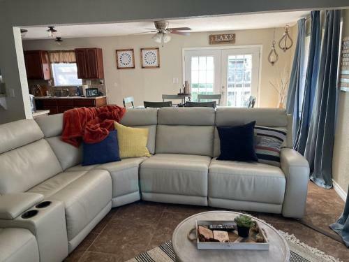 Cheerful Cozy Lake House With Hot Tub Deck View