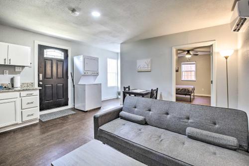 Cozy Dallas Getaway Near Dining And Attractions