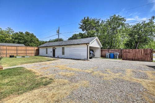 Cozy Dallas Getaway Near Dining And Attractions