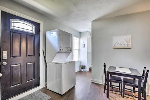 Cozy Dallas Getaway Near Dining And Attractions