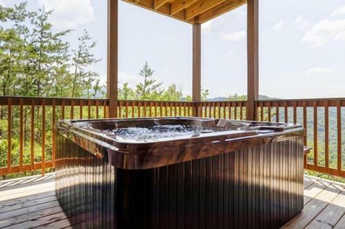 Above The Rest - 4 Bedrooms, 4,5 Baths, Sleeps 12 Home