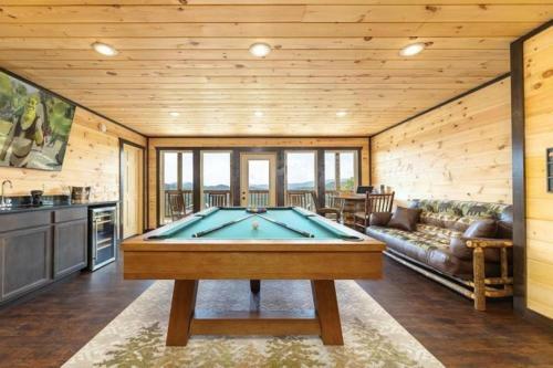 Above The Rest - 4 Bedrooms, 4,5 Baths, Sleeps 12 Home
