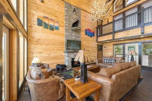 Above The Rest - 4 Bedrooms, 4,5 Baths, Sleeps 12 Home