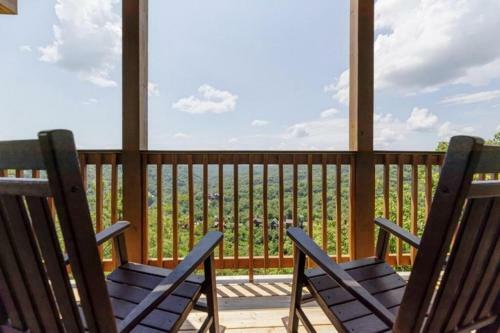 Above The Rest - 4 Bedrooms, 4,5 Baths, Sleeps 12 Home