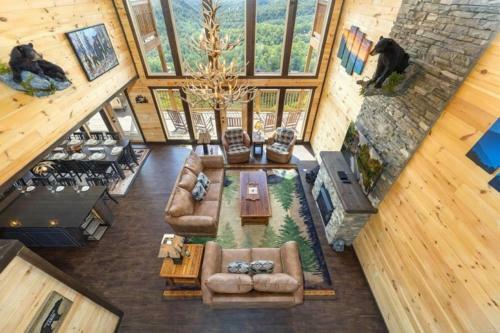 Above The Rest - 4 Bedrooms, 4,5 Baths, Sleeps 12 Home