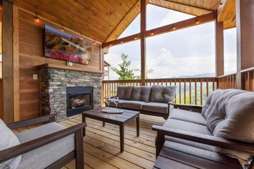 Above The Rest - 4 Bedrooms, 4,5 Baths, Sleeps 12 Home