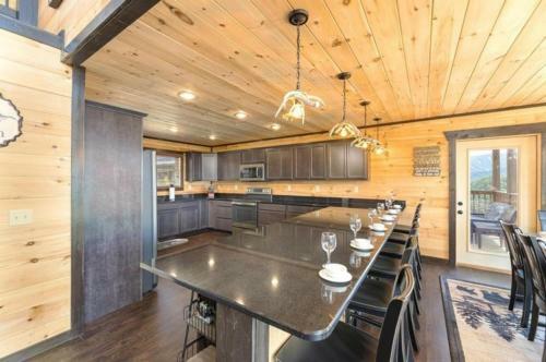 Above The Rest - 4 Bedrooms, 4,5 Baths, Sleeps 12 Home