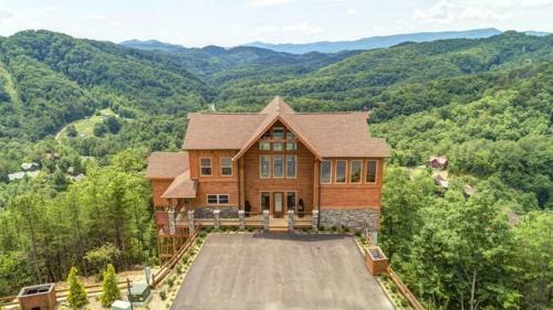 Above The Rest - 4 Bedrooms, 4,5 Baths, Sleeps 12 Home