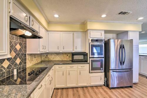 Lakefront Livingston Retreat With Fire Pits!
