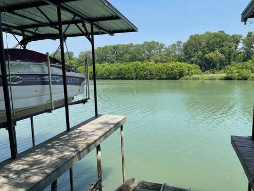 Lake House Luxury Next To New Braunfels!