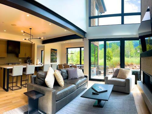 Modern Mountain Retreat