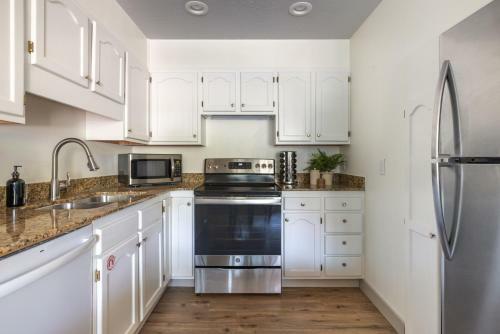Payday By Avantstay Cozy Condo In Ideal Location