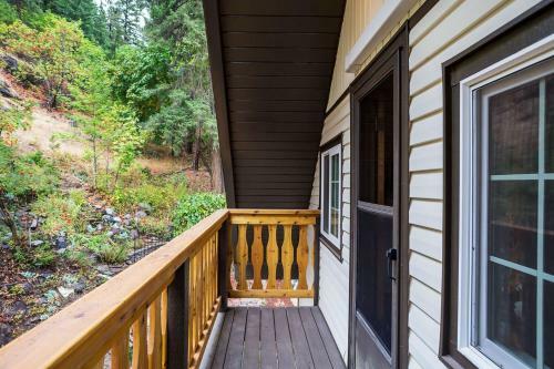 Icicle Ridge Retreat