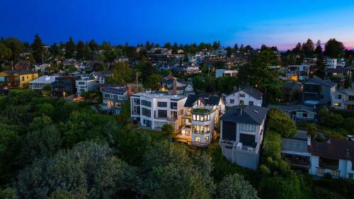 Seattle Skyline View Home