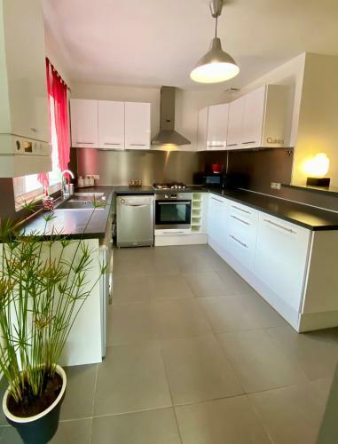 Maison Calme - Proche Plage - Terrasse Privative & Parking Gratuit