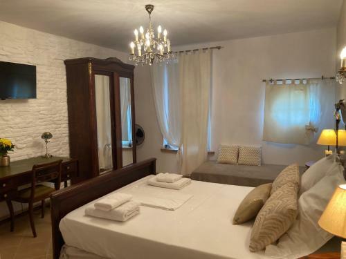 Hostal La Porte Dor�e...