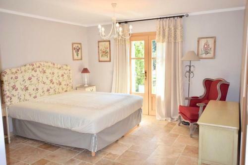 Charming Villa With Swimming Pool