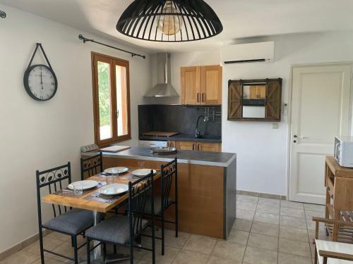Apartamento Charmant Logement Avec Piscine En Provence