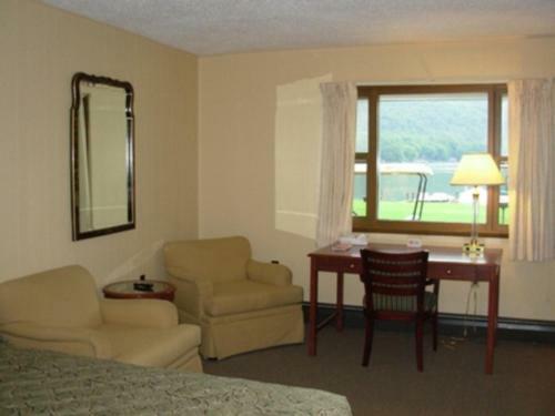 Motel Red Carpet Inn On The Lake