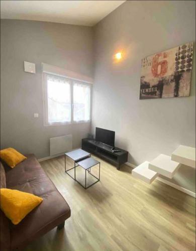 Apartamento T1 Bis Duplex R�cent + Parking+jardin Bien Plac�