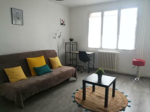 Apartamento Studio * Proximit� Transport * Parking * Fibre
