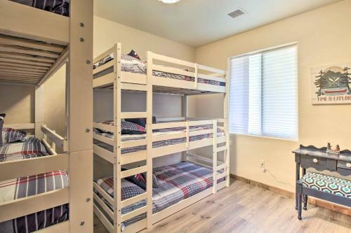 Pinetop Escape With Spacious Yard And Fire Pits!