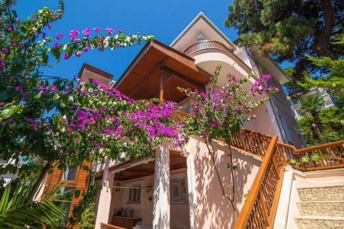 Bed & Breakfast Dream Mansion