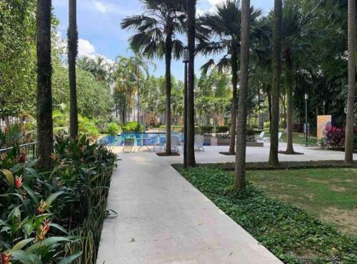 Lovely & Cozy 2 Bedrooms Apartment Pool View